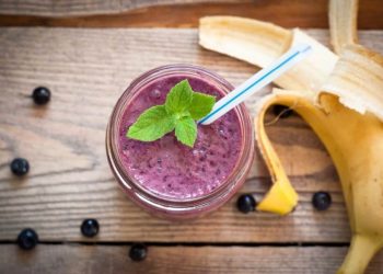 Batido de Almendras, Bananas y Arándanos